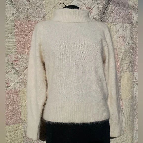 Venesha Vintage 80% Angora Rabbit Hair Fur Fuzzy Turtleneck Sweater Large 🎁🐇✨ - Picture 12 of 16